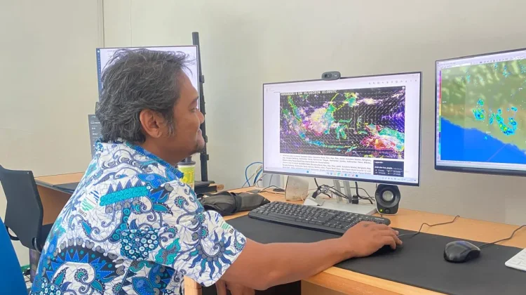 Kabut Asap Papua Selatan Berdampak pada Jarak Pandang di Mimika.