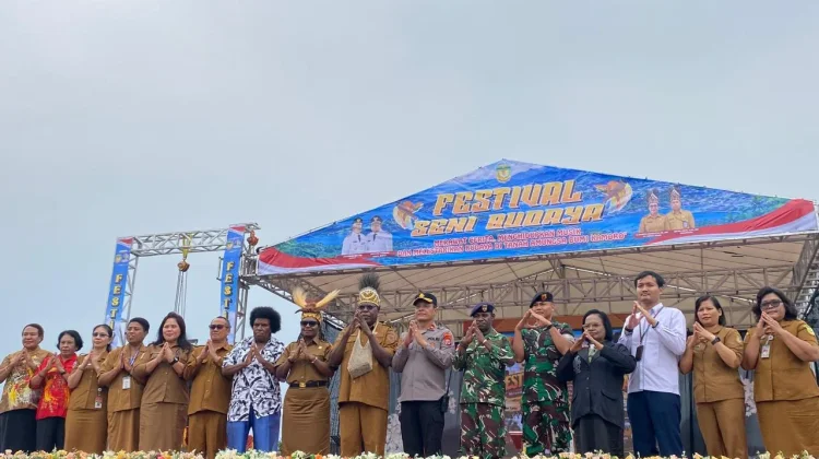 Cerita Leluhur dan Musik Tradisi Hidupkan Festival Seni Budaya Mimika.
