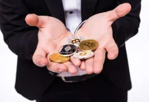 Bitcoin Terjun 47% dari Rekor, Pasar Kripto Terguncang