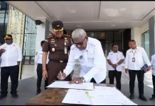 Kejari Mimika Terima Fasilitas Hibah Dari Pemkab Mimika