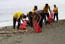 Polda Papua Tengah, Aksi Bersih  Pantai Nabire