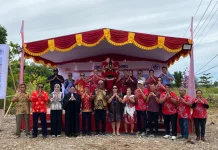 Bupati Johannes Rettob Hadiri Peletakan Batu Pertama Yayasan PSMTI di Mimika