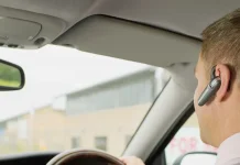 Menghindari Dampak Berbahaya Penggunaan Hearphone saat Berkendaraan