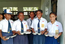 Senyum Bahagia Siswa Nabire Barat saat Perdana Terima Makan Bergizi Gratis