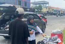 Hobi Fashion Jadi Peluang Aldo Rumlus Buka Usaha Sepatu di Timika