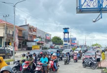 Polisi Lakukan Pengamanan Lalu Lintas di Pasar Sentral Mimika jelang Lebaran