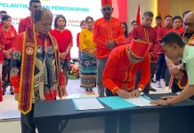Pengurus Ikatan Kerukunan Keluarga Oih Rahyan Oih Mimika Resmi Dilantik