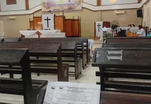 Ibadah Minggu Sore di Gereja Tabernakel Oyehe