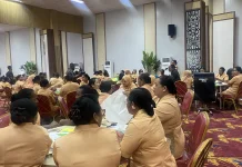 Dorong Kreativitas Anggota, DWP Papua Tengah Adakan Pelatihan Merangkai Bunga