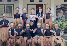 Semangat Kartini dari Mimika, Guru Seni Budaya Tanamkan Cinta Tanah Air