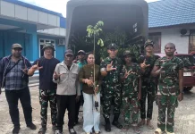 DLHKP PT  Kembali Menyalurkan 275 Koker Bibit Tanam Kepada Batalion 804/DBAY Nabire