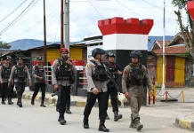 Jaga Sitkamtibmas Kondusif, Plt.Kapolres Dogiyai Patroli Jalan Kaki