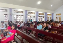 Ibadah Minggu Pagi, di GKI Sion Kampung Harapan  Nabire Brejalan Penuh Khidmat