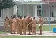 Penyerahan SK Kenaikan Pangkat dan SK Pensiun di Lingkungan Pemkab Nabire