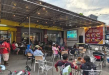 Persipura di Nabire Bersama Suporter Di Cafe Bete Nabire