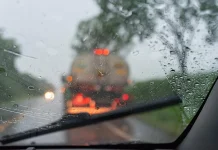 Kelebihan dan Kekurangan Penggunaan Air Sabun pada Wiper Mobil