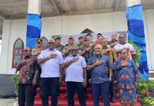 Pemkab Mimika dan Pemprov Papua tengah Serahkan Puluhan Hewan Kurban