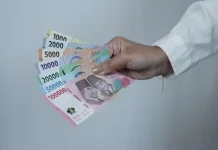 Rupiah Cetak Rekor Terlemah, Tembus Rp17.764 per Dolar AS