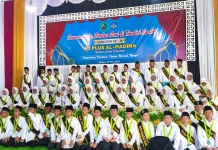 SD Plus  AL-Madina  Nabire Gelar  Purnawiyata  Pentas  Seni  dan Tradisi Santri