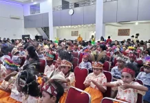 Suasana Ceria Mewarnai Penamatan  siswa-Siswi  TK  Pertiwi delapan Nabire