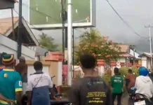 Antusias Pendukung Argentina Tetap Tinggi walau Cuaca Hujan