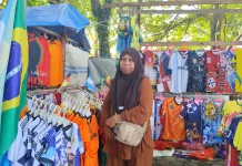 Penjualan Pernak-Pernik Piala Dunia Dongkrak Omset Pedagang di Nabire