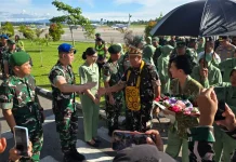 Pangdam XVII/Cenderawasih Disambut Tarian Adat saat Tiba di Nabire