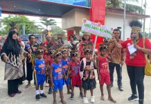 Langkah Ceria Anak Mimika Warnai Peringatan HAN Ke-42