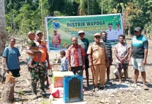 Kepala Distrik Wapoga Nabire, John Wayar  Resmi Buka Kebun Raya Milik Warga