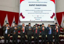 Rapat Paripurna DPR PT , Pemprov Serahkan Raperda Pelaksanaan APBD TA 2025