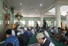 Pelaksanaan Sholat Jum'at di Masjid Al-Muhajirin Nabarua Nabire
