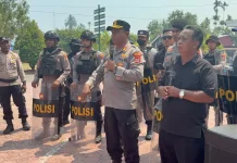 Polres Nabire Laksanakan Pengamanan dan Pelayanan di Pengadilan Negeri Nabire