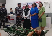 HUT ke-81, LPP RRI Nabire dan Lanal Gelar Pangan Murah serta Donor Darah