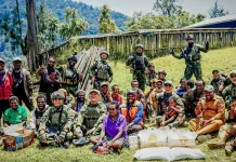 Koops Habema dan Warga Ugimba Bersama Membuka Jalan Perubahan.
