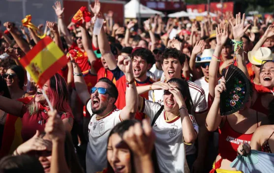 Cuaca Panas Ganggu Fan Zone Spanyol vs Arab Saudi