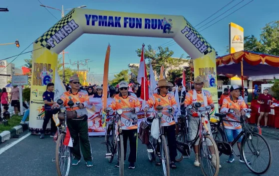 Bupati Johannes Rettob Lepas Ribuan Peserta Anti Mager