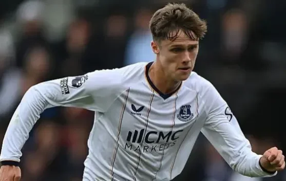 Everton Batalkan Transfer Armstrong Usai Protes Pendukung