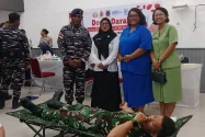 HUT ke-81, LPP RRI Nabire dan Lanal Gelar Pangan Murah serta Donor Darah