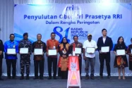 Momentum HUT Ke-81, RRI Nabire Beri Penghargaan Kepada 10 Mitra Kerja