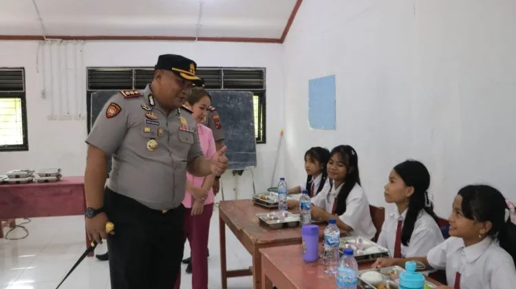 Polres Nias Selatan Distribusikan Perdana MBG SPPG Lahusa