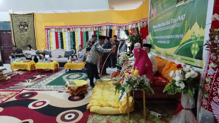Tradisi Tepung Tawar sebelum Keberangkatan Calon Jemaah Haji