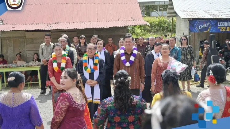 Hadiri Sertijab Pendeta BNKP Jemaat La’owi, Bupati Nisel Tekankan Peran Gereja