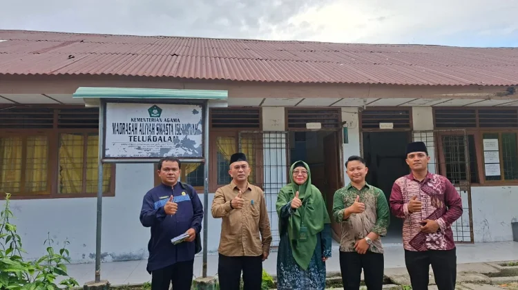 Kakan Kemenag Nisel Tinjau Sarana Prasarana di MAS Islamiyah Telda