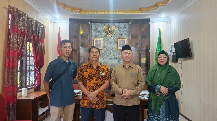 Kakan Kemenag Nisel dan Camat PP Batu Timur Bahas Peningkatan Layanan Keagamaan