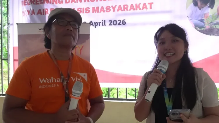 WVI Tanam Pohon Simalambuo Jaga Mata Air Desa