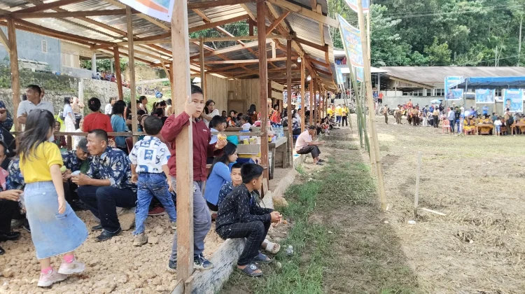 Ini Pesan Bupati Nisel kepada Warga Idanotae pada Peresmian Los Pekan