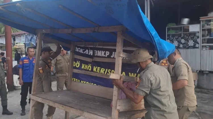 Satpol PP Nias Selatan Pulihkan Fungsi Fasilitas Umum Serentak