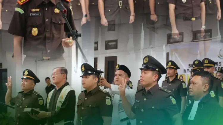 Kajari Nias Selatan Lantik Delapan Belas PNS
