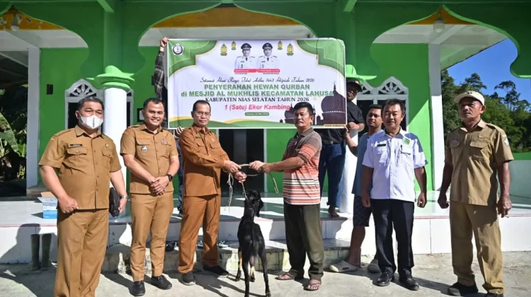 Pemkab Nias Selatan Serahkan Hewan Qurban di Lahusa