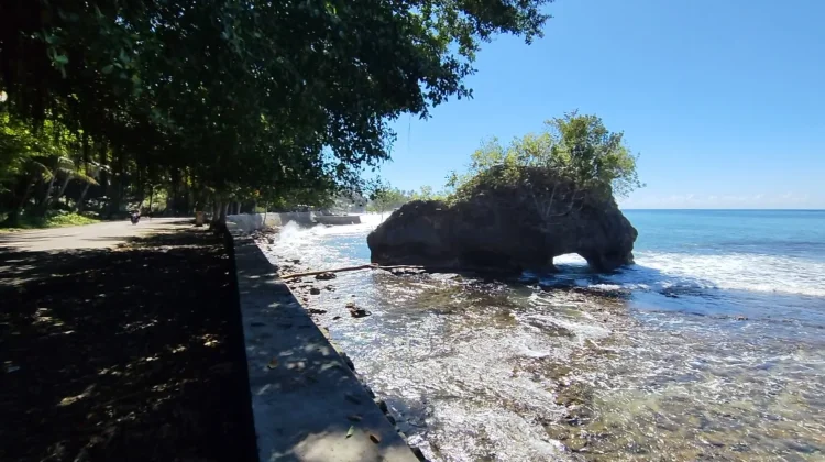 Batu Atola, Spot Wisata dengan Cerita Misterinya